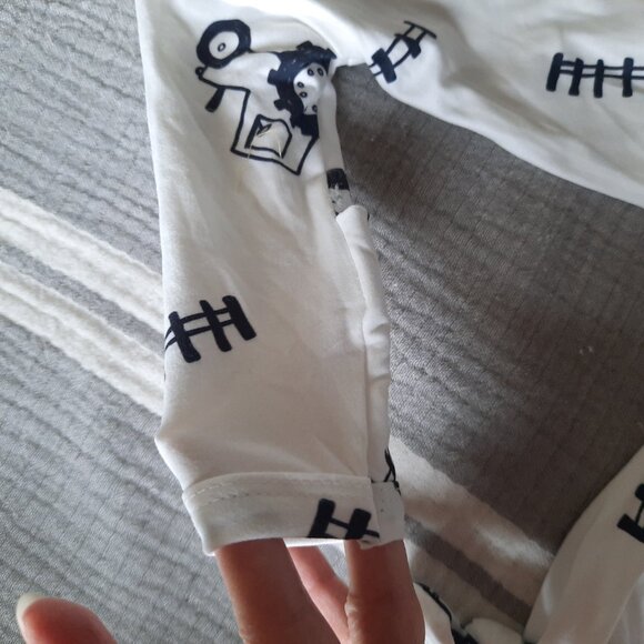 Baby Knotted Sleeper Gown & Hat Set NWOT! - Tractor Farm, Black/White (0-3 mths) - Picture 3 of 15